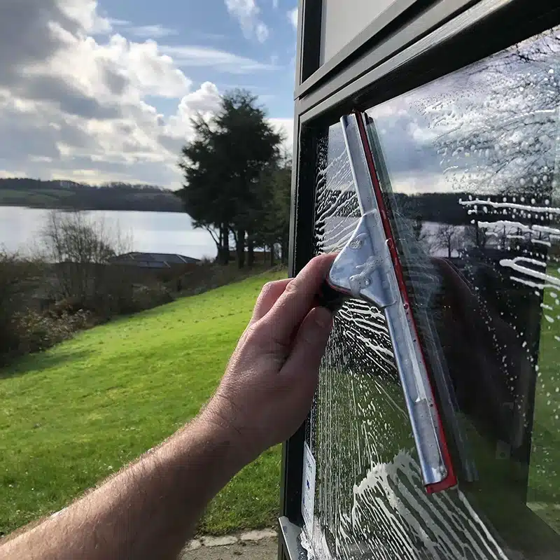 Vinduespudsning udendørs